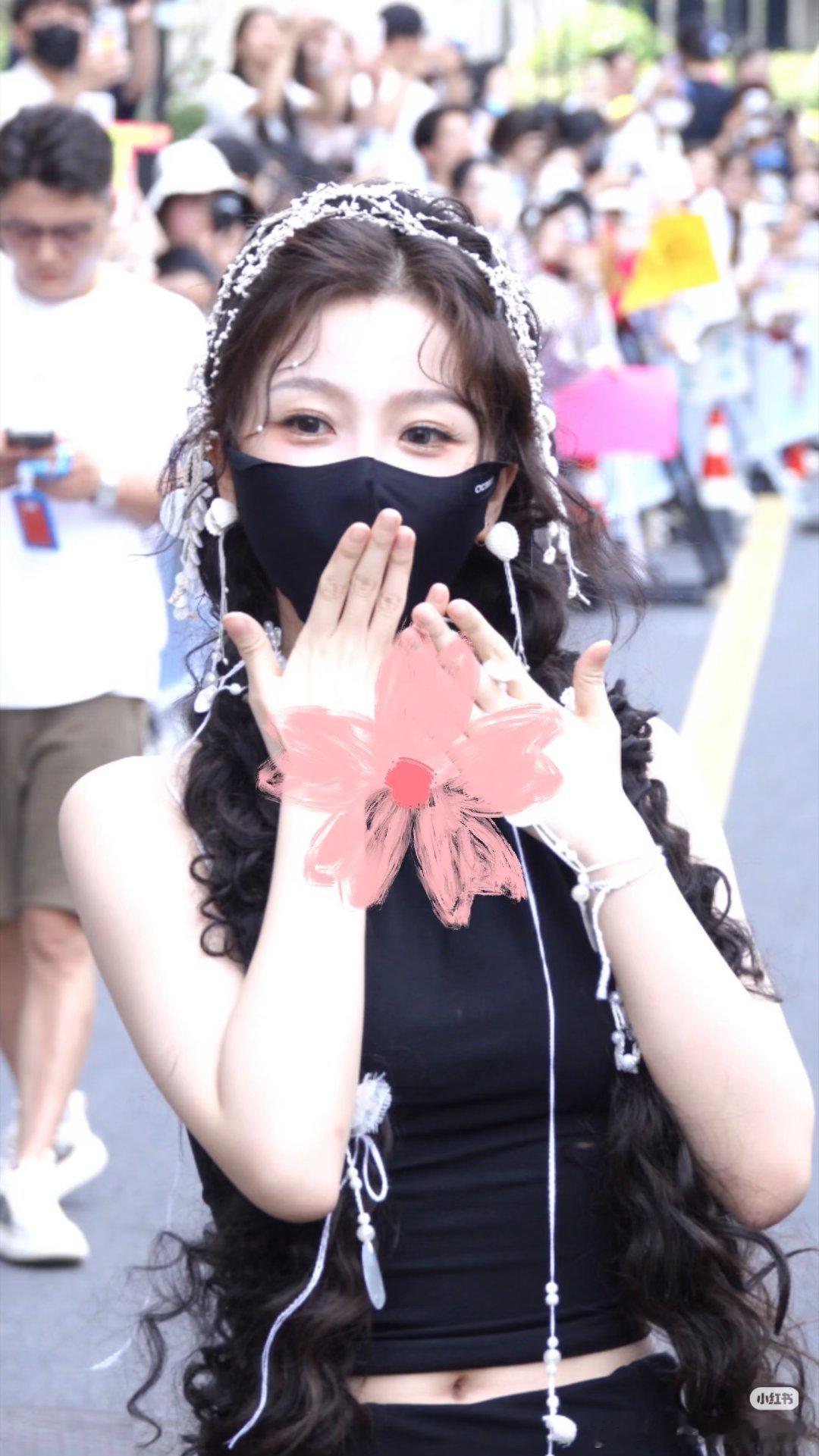 今天新造型好美好美好美晚上19点记得开🥝看直播！虞书欣何盼