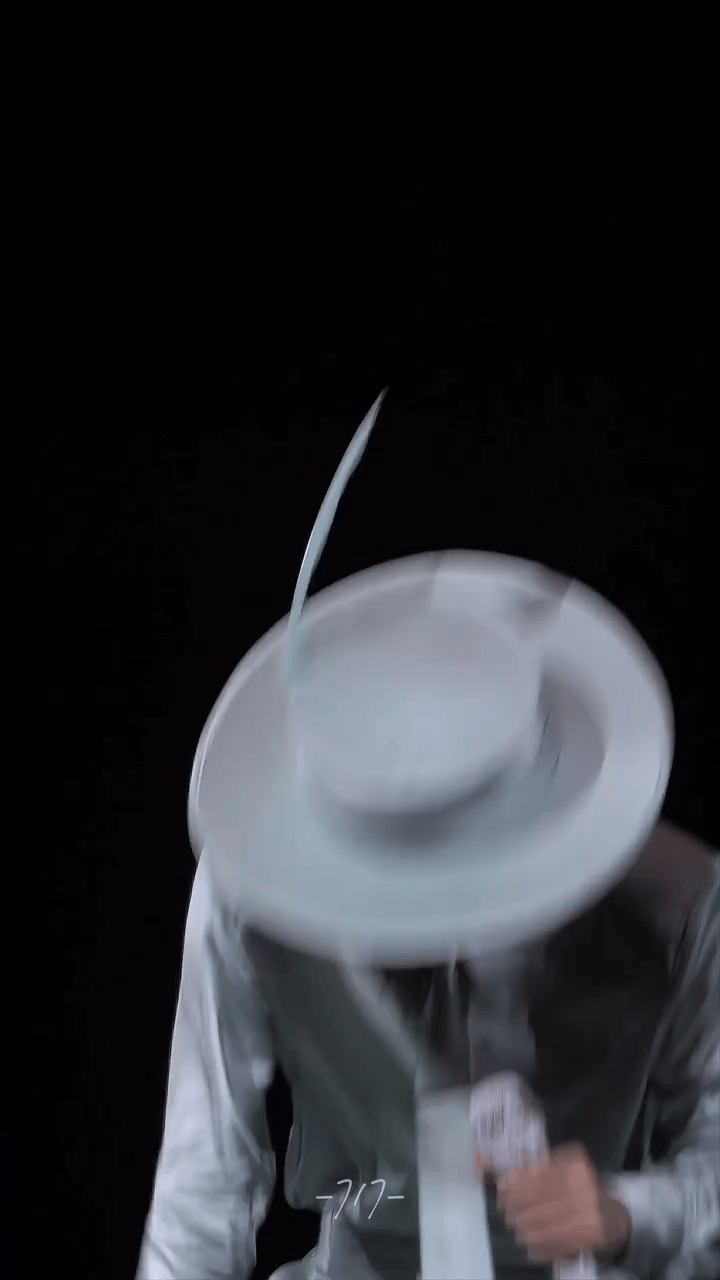 蒋敦豪首场馆巡现场哭了蒋敦豪首场馆巡，温柔与动容同时上演。和全场观众为妈妈庆生，