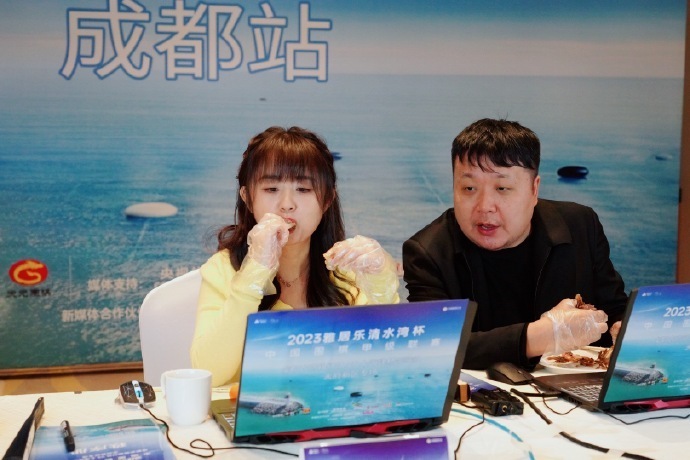 #战鹰被麻辣兔头辣出表情包# [哈哈][哈哈][哈哈]：被成都围棋协会老师们特意
