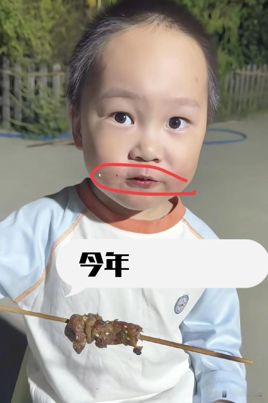 看米乐爸爸更新的视频，我都被气笑了。

给2岁的孩子吃烧烤，还稀里哗啦地撒了那么