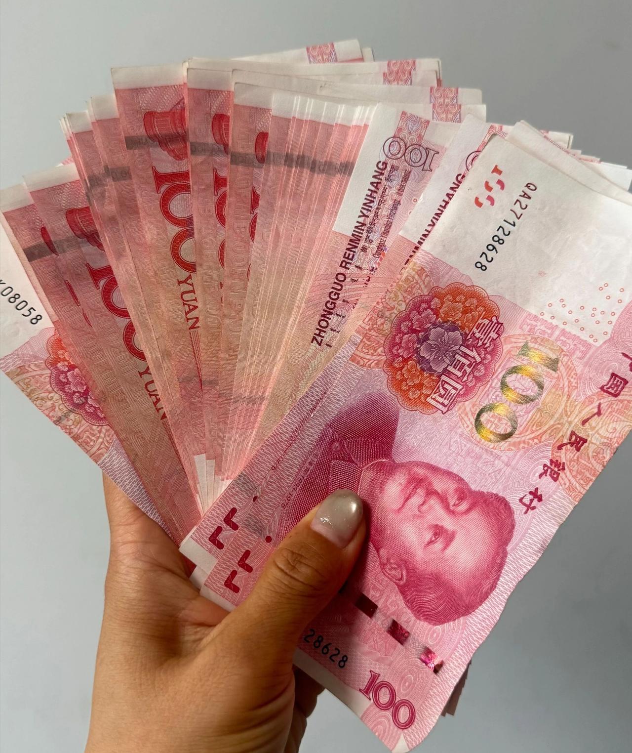 钱，最能看清一段人情冷暖成年人的世界，金钱最能检验人性，也最能看清感情。

很多
