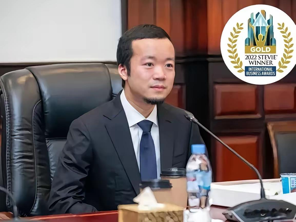 美国和英国联手，对柬埔寨陈志领导的电诈集团太子集团进行了打击，虽然没抓到陈志本人