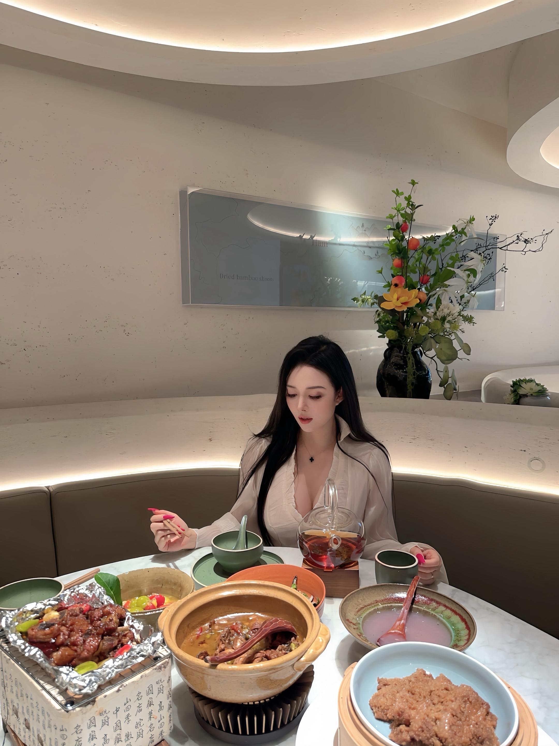 幸福就是和闺蜜吃好多漂亮饭