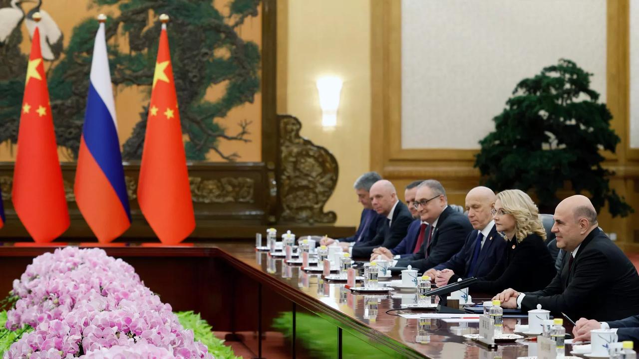 中国外交部：日本政府纵容右翼挑战东京审判 妄图为侵略翻案 
中国外交部发言人郭嘉