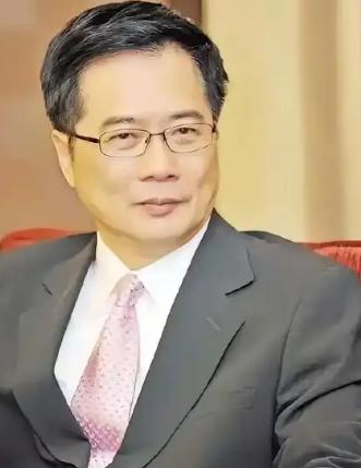 台湾蔡正元深夜上电视大骂郑丽文，作为国民党主席怎么可能在外媒面前说防卫开支高了？