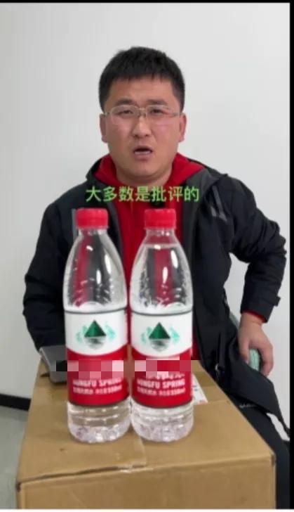 歌手唐磊，网红姜涛纷纷为农夫山泉发声，唐磊声称，买一桶农夫山泉喝，不为别的，只为