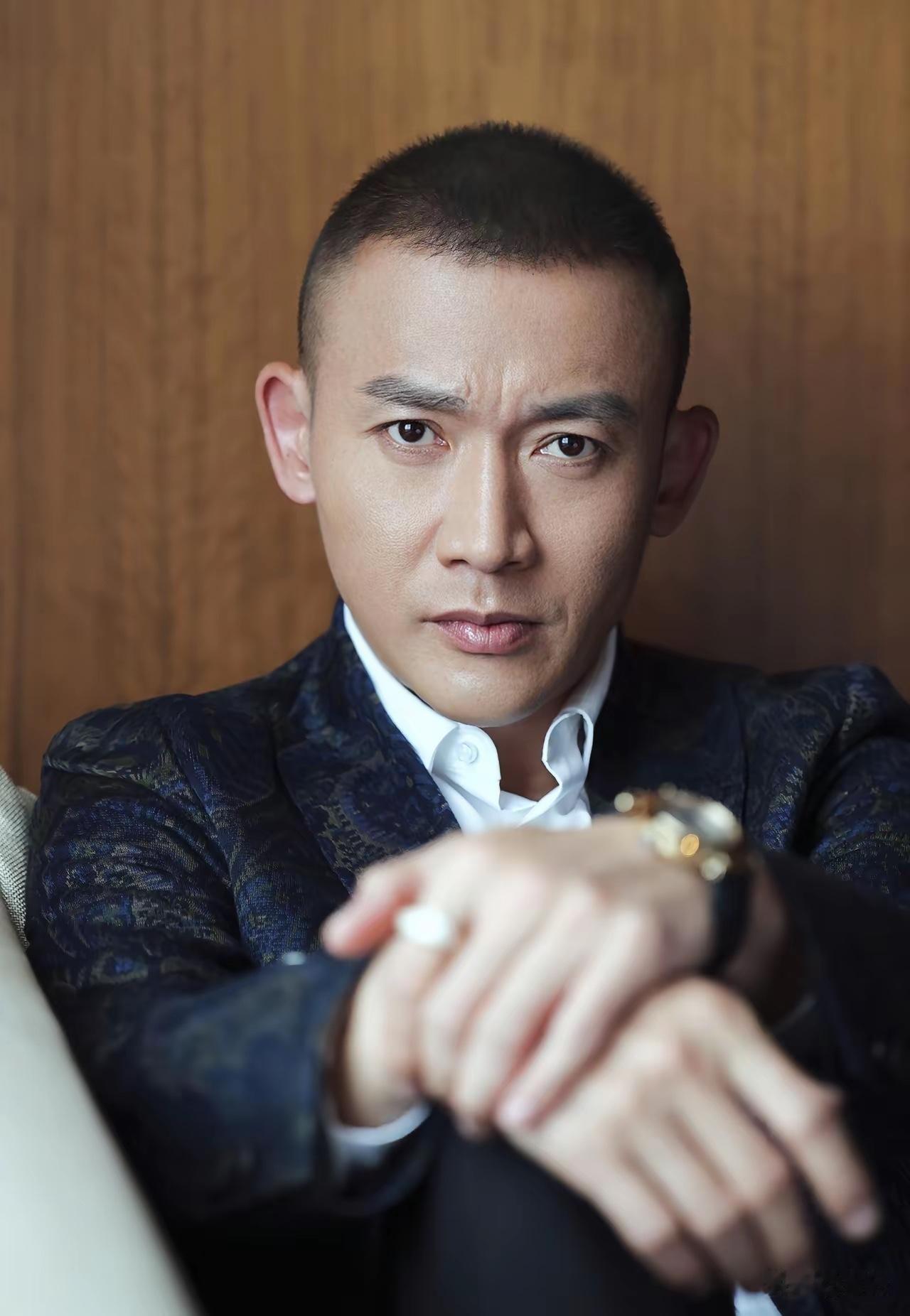聂远一个月给家里100万，上综艺坐沙发，老婆跪地伺候穿鞋
郭富城一个月给40万家
