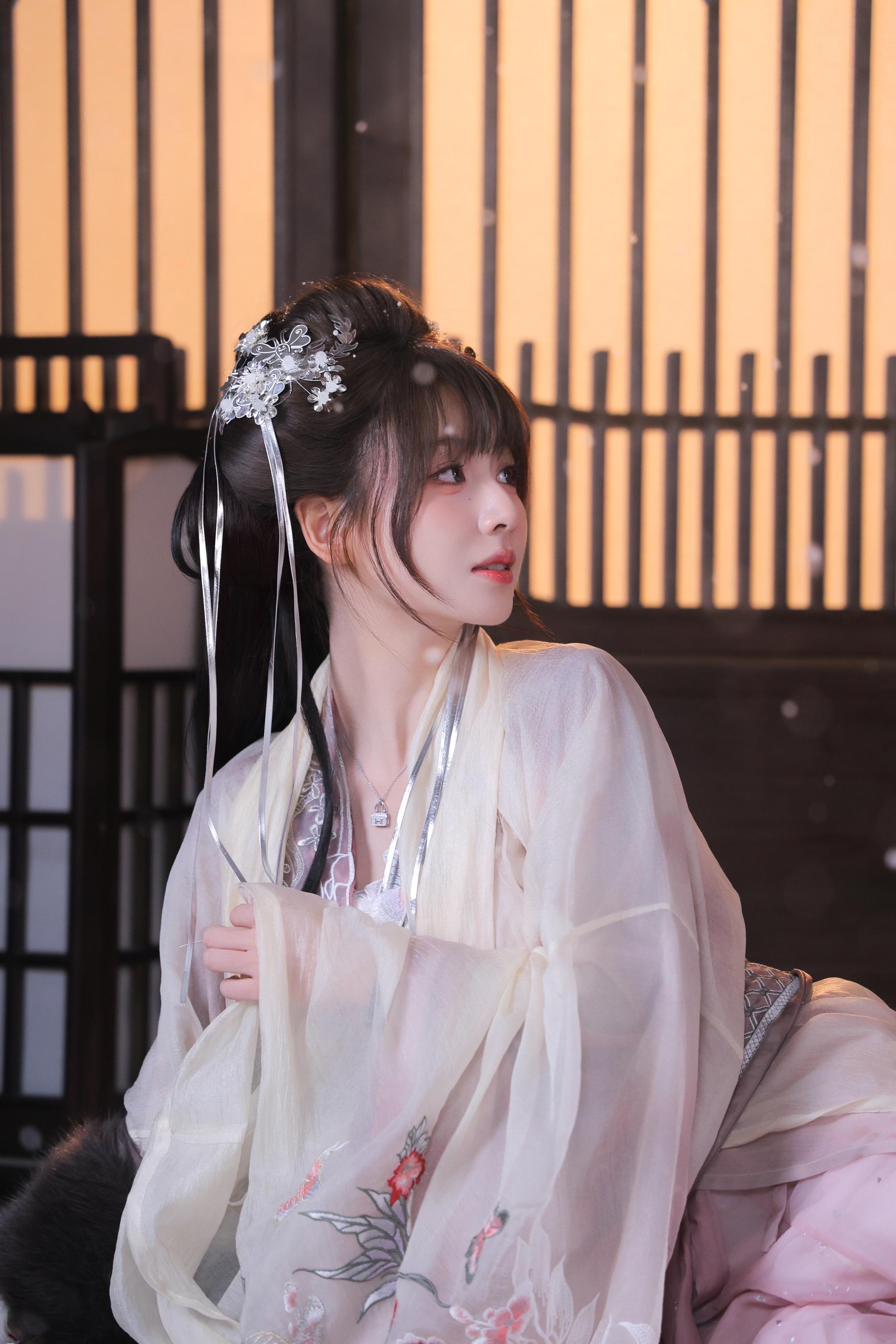 “梨花总带雨，请君多体会。”仿刘亦菲的虞姬～