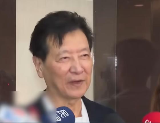 赵少康今天早上得意洋洋的再次接受记者采访，他说昨天民意机构正式通过了7800亿新