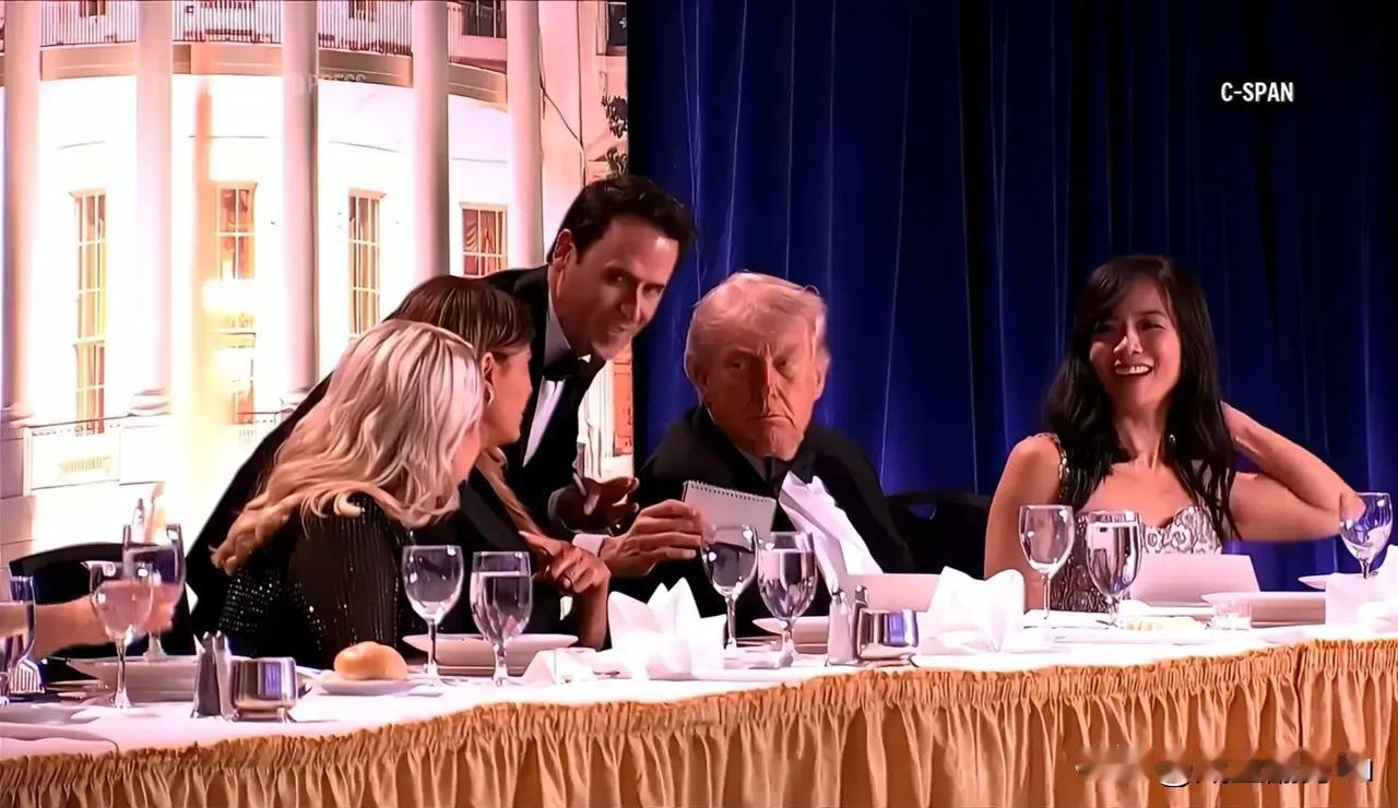 特朗普让美国总统成为危险人物，往前看30年也找不到一个美国总统遭遇两次枪击的。是