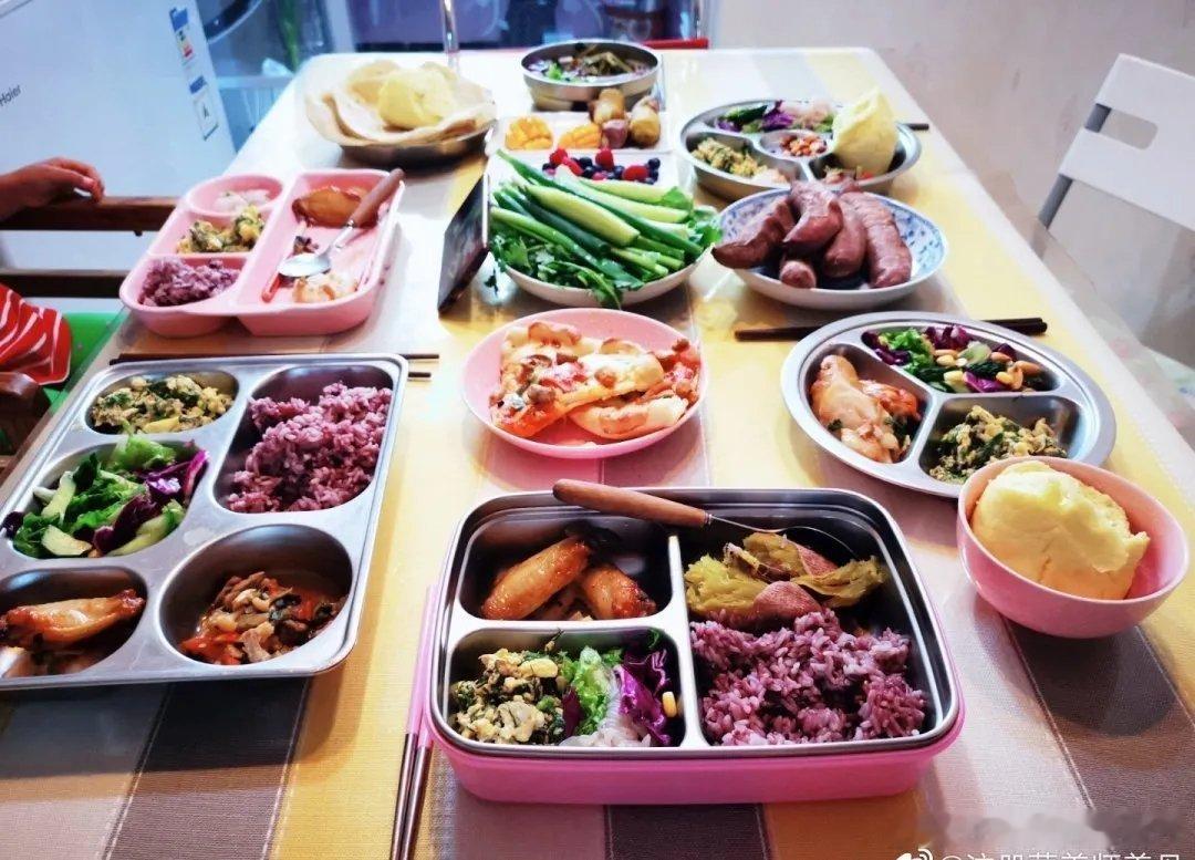 #营养师[超话]#我在千人大课营养配餐跟我学中，分享了《八个健康饮食好习惯》，我
