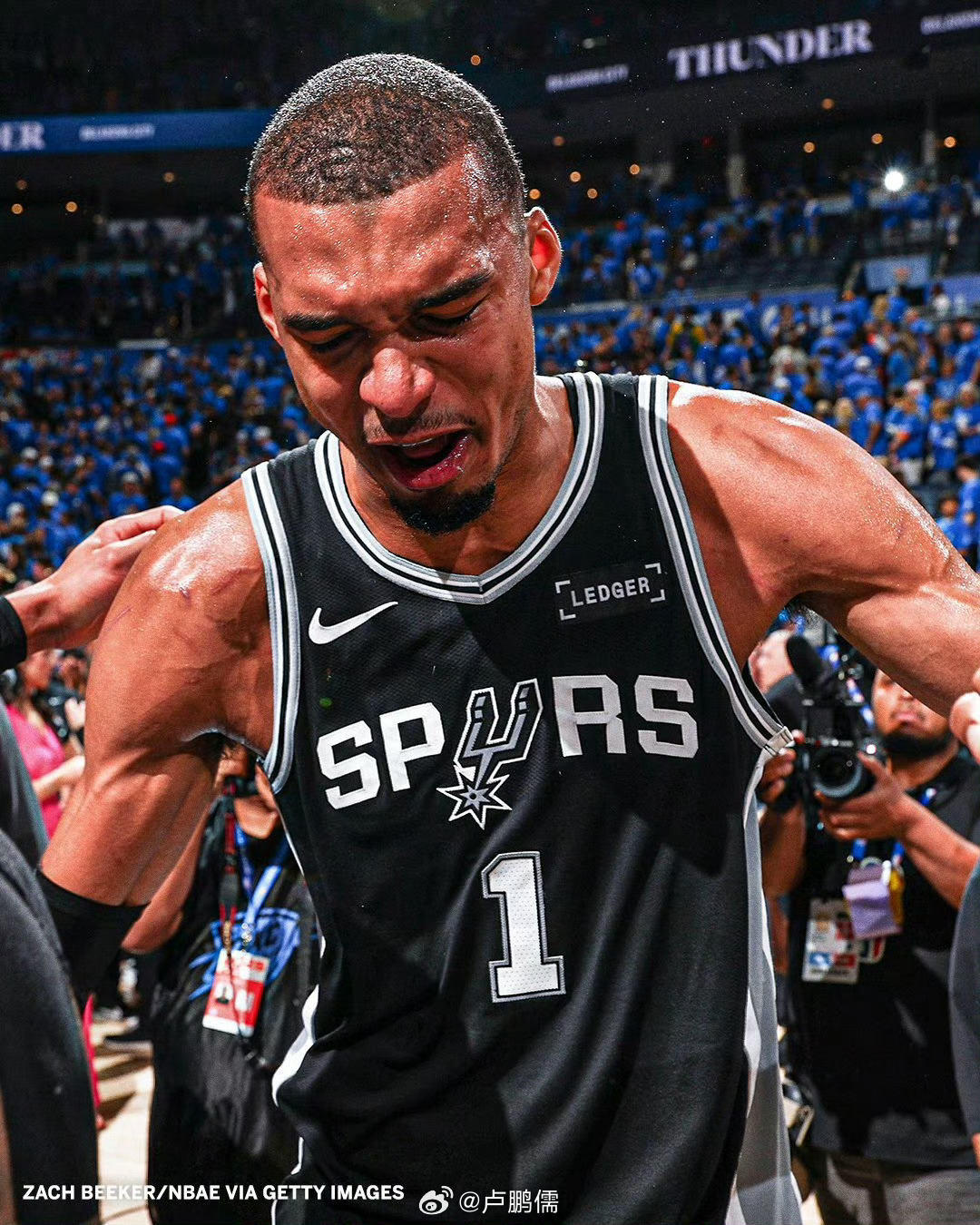 GO SPURS GO！未来已来！马刺4比3雷霆文班亚马哭了小卢篮球世界