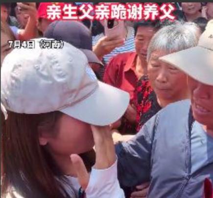 河南，一个年仅5岁的小女孩，在亲生母亲精神失常跳井身亡后，竟接连被四户所谓的“好