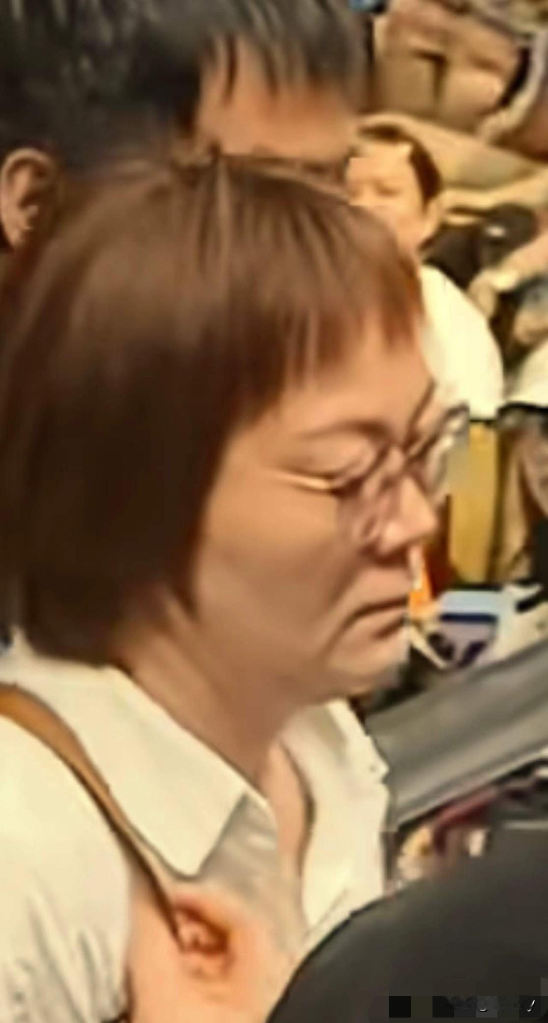 难道这也传染？时隔9天的时间，上海网球大师赛的现场又一名女士被驱逐出场！

原因