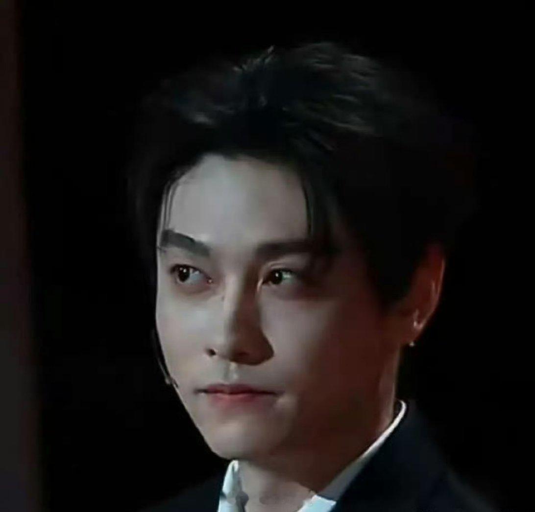 emmmm田栩宁最新的活动照来了，感觉这位哥最近小日子是不是过的非常好啊，这还是