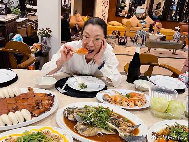 好家伙！奥斯卡影后杨紫琼居然回马来西亚老家下厨了！ 说真的，刷到她晒的照片时，我