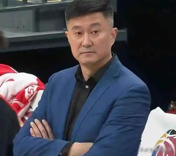 对于采访，杜锋守口如瓶。
 
就在今晚，广东男篮要在上海主场挑战实力强劲的上海男