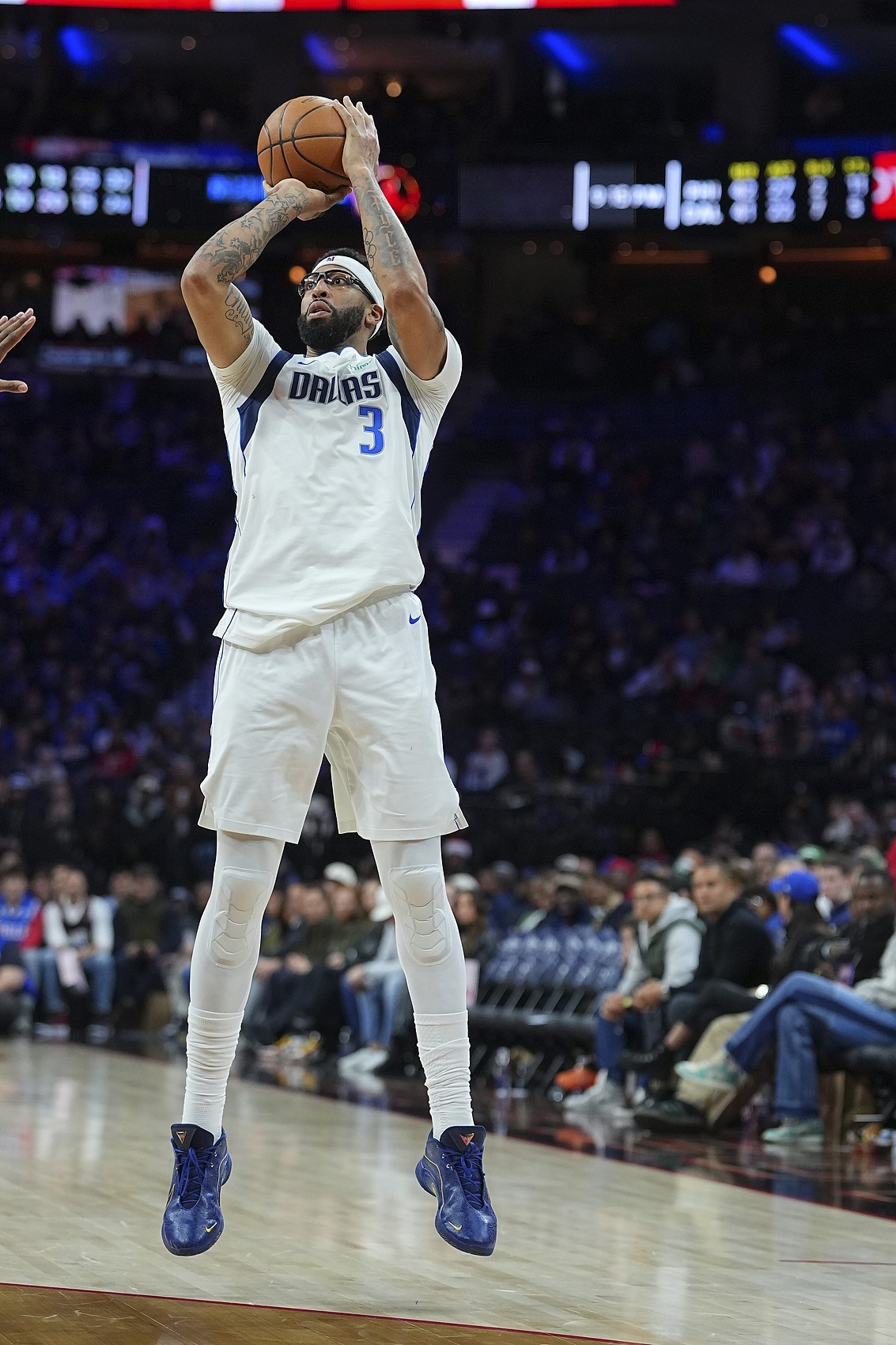 独行侠随队记者Christian Clark报道，预计独行侠队会听取关于戴维斯的