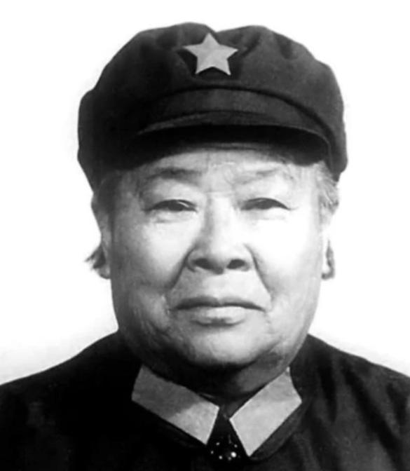 1933年，许世友得知队伍里来了个武当出身的姑娘，立马迈开大步赶过去，笑呵呵地嚷