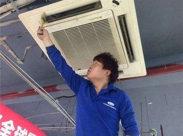 目前家电行业空调出现围绕“铝带铜”的争议，感觉这种争议是毫无意义的。因为，空调行