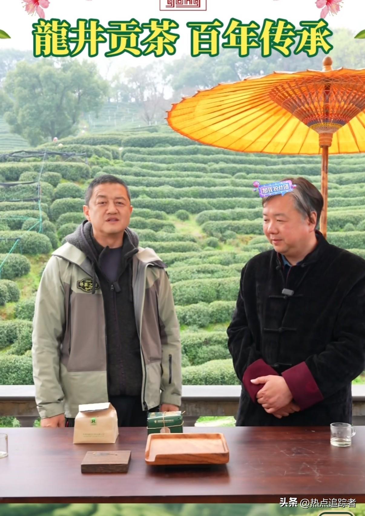今早，刷到了李亚鹏的直播间，人气相当不错，有四万多网友在线。虽说不像以往那样茶叶