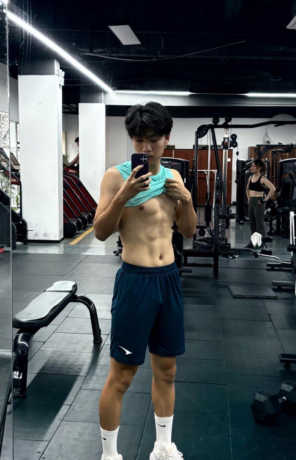 黑皮男大be like ​​​