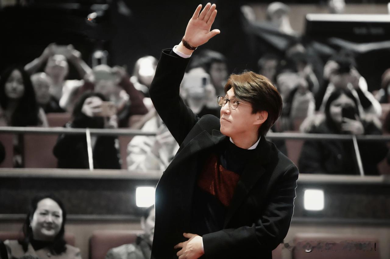 靳东教你，要耐得住寂寞！
对于靳东来说，他是深深懂得这句话的含义的！
靳东“无依