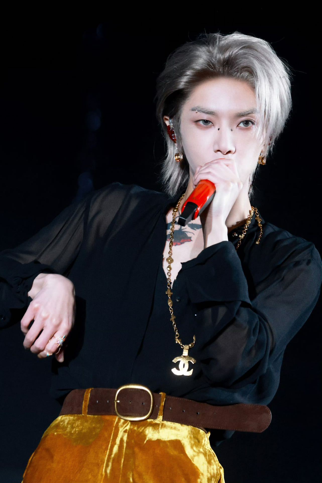 华晨宇蜡像粉丝看了都沉默的程度，华晨宇本人看了估计都认不出，这蜡像真的没必要展出