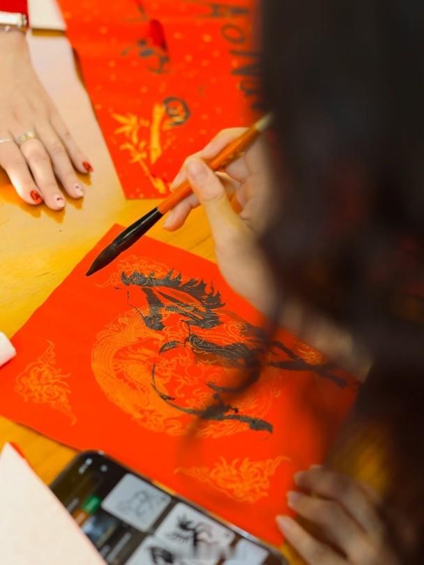 【On.cc】楊茜堯楊卓娜一齊做節　個個都係猛料藝術家藝人楊卓娜與妹妹楊茜堯趁住