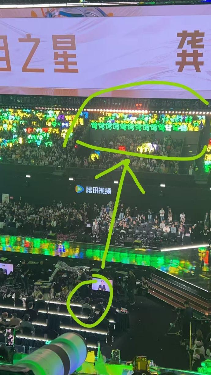 我哭死！！这一串“兮”正对着他