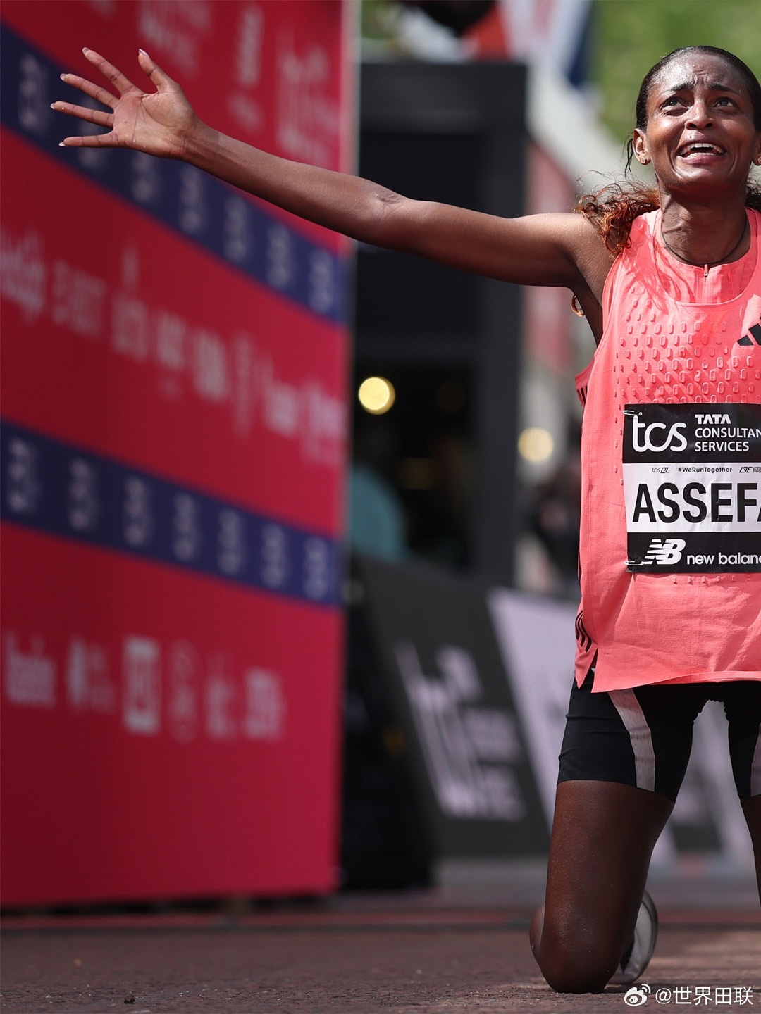 🔥年度最佳女子运动员候选人：🇪🇹蒂格斯特·阿塞法🏆柏林马拉松跑出2小时1