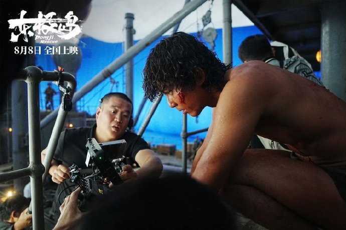 吴磊希望东极岛这段历史被更多人知道 东极岛的风浪里，藏着中国人的血性与善良。吴磊