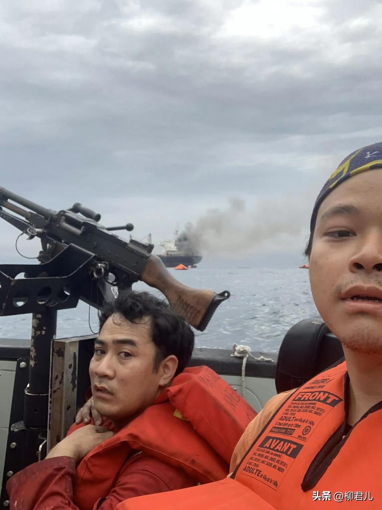 快讯‖当地时间3月11日，三艘货船在霍尔木兹海峡附近遭袭，其中一艘悬挂泰国国旗，