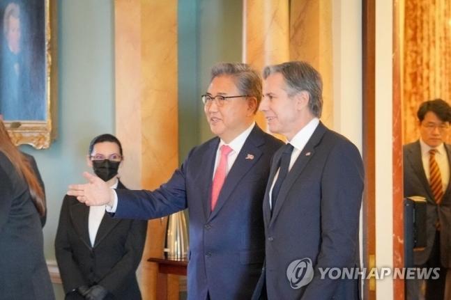 【美国国务卿布林肯访华前夕同韩国外长通电话，支持韩国发展“成熟的”中韩关系】

