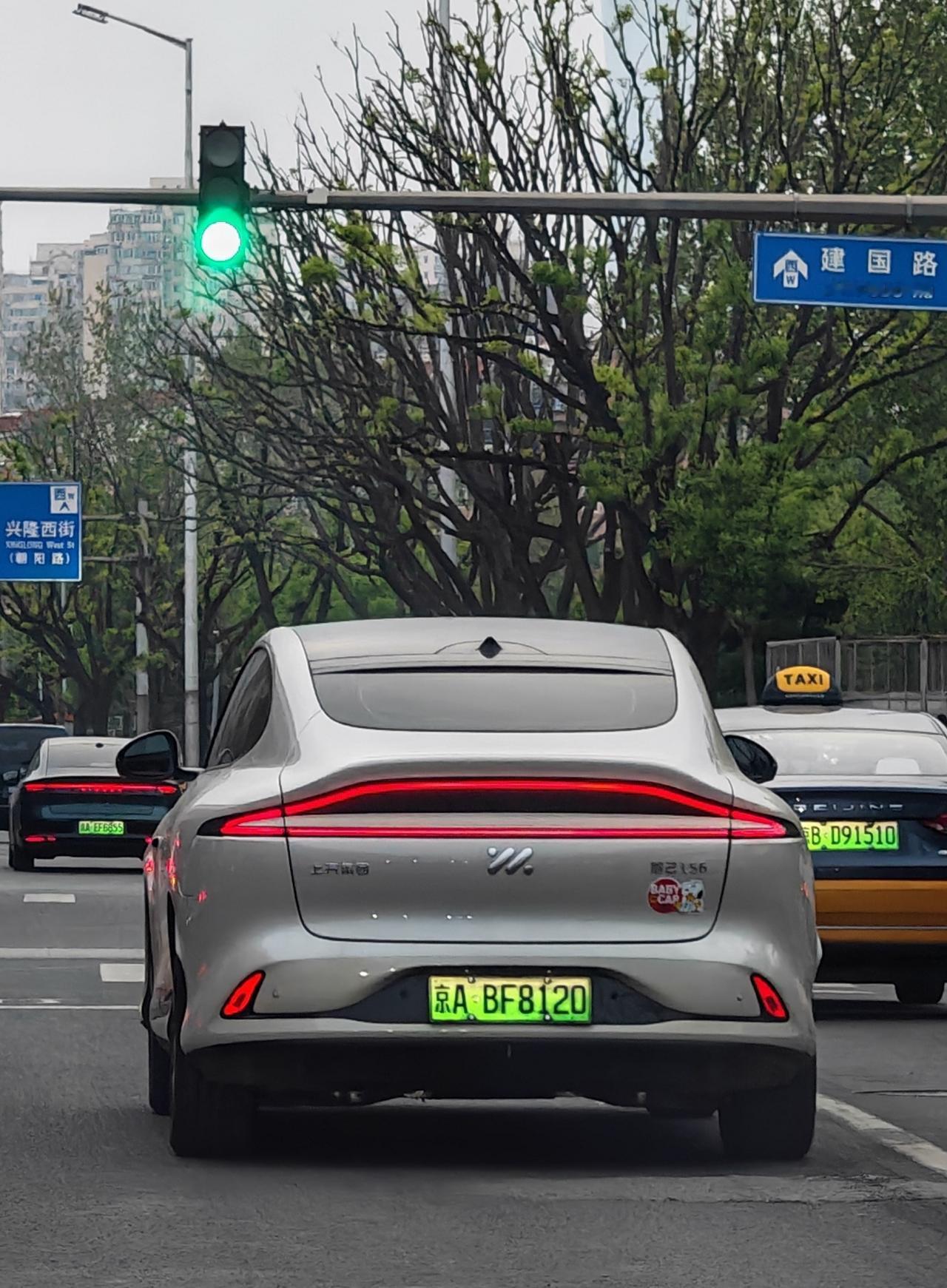 要说物料和宣传做的不高级是犯罪，那设计不行和决策就这样的，是不是要无期徒刑。
