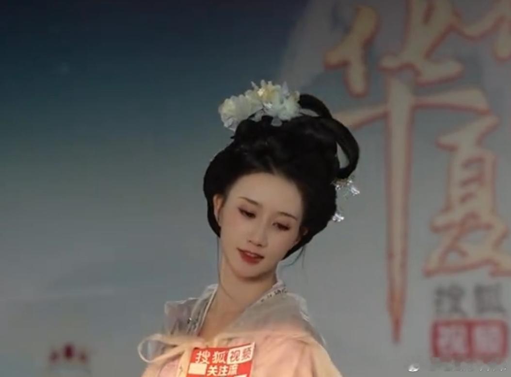 拍唐朝剧，可以看到好多好看的盘头。这个发型盘的就挺好的。 ​​​