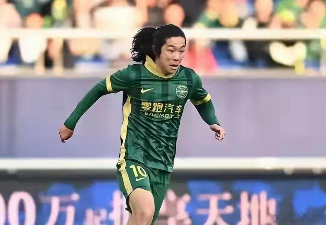 武汉三镇惨败浙江队基本已经确定与青岛海牛携手降级，天津津门虎和辽宁铁人深深松了一