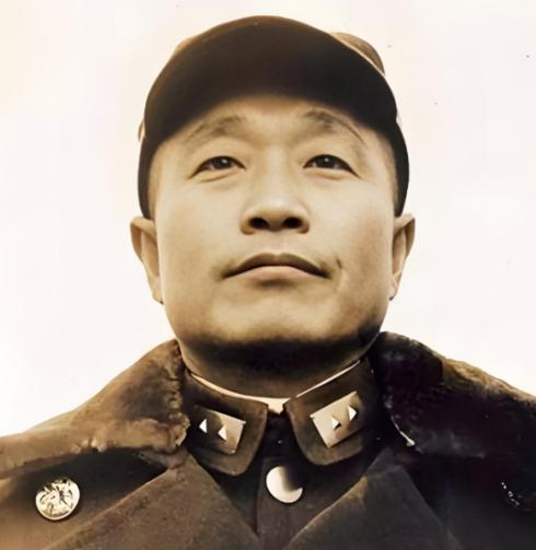 1948年冬，杜聿明部下擒获7名解放军，他随即签令：原地击毙，副参谋长冒死阻止，