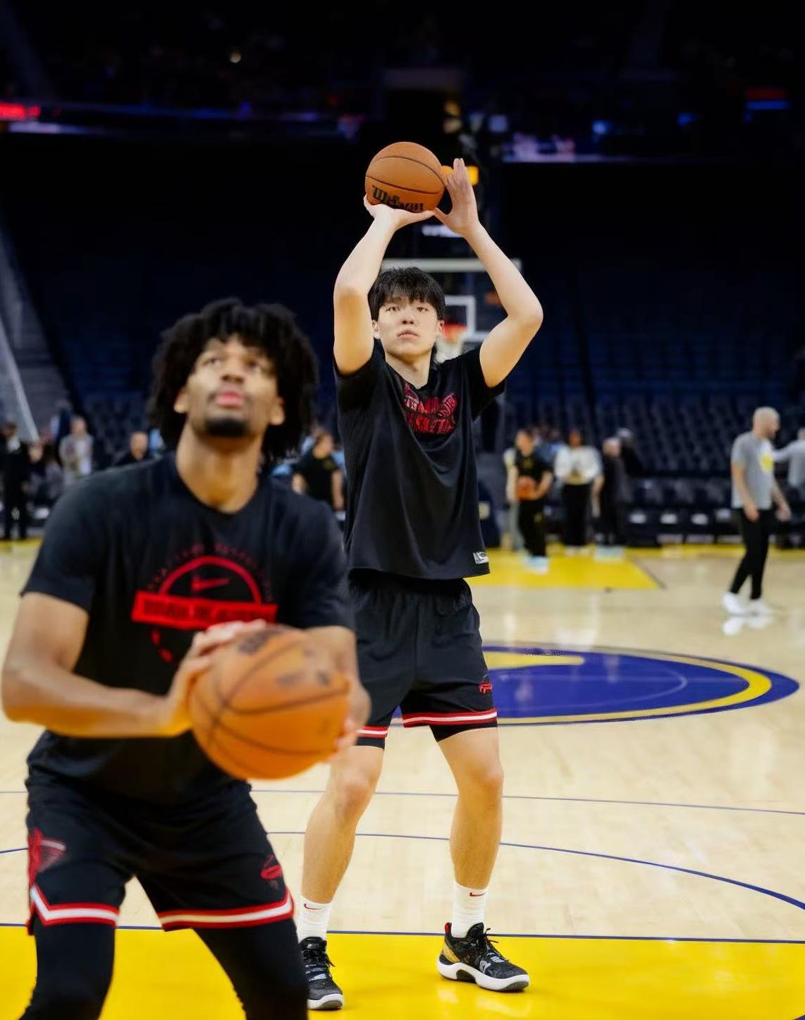 杨瀚森NBA季前赛首秀表现一般，考验调整能力！评分只有4.0分不及格，4分4板1