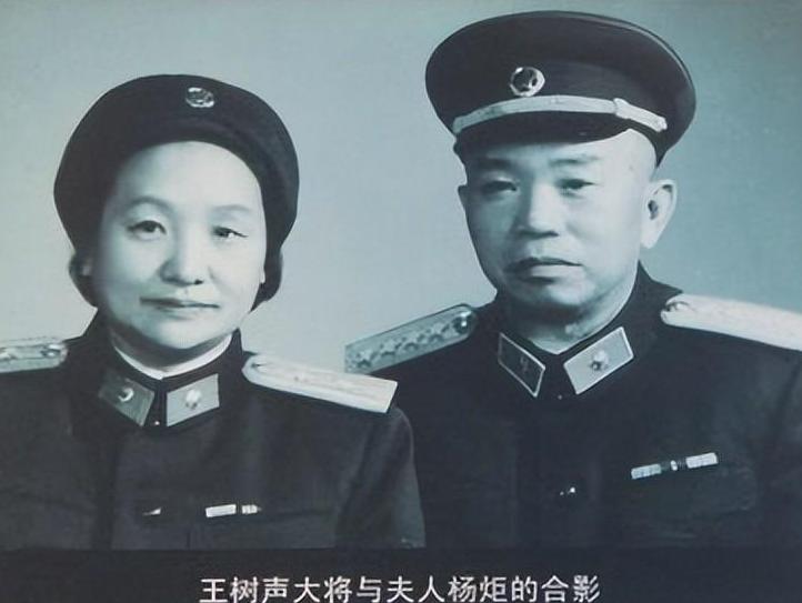 周总理其实是王树声夫妇的媒人。
王树声看上了一位女医生杨炬，他的老部下张贤约遇到