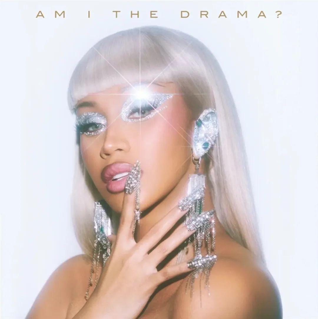 Cardi B 发布新专辑《AM I THE DRAMA?》第二款封面，珠光宝气