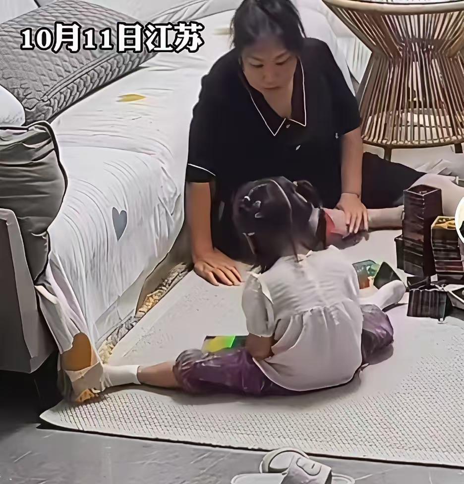 婆婆以为儿媳在卧室睡着，
教孩子不要爱妈妈，我婆婆就偷偷教我儿子要和奶奶亲，不要