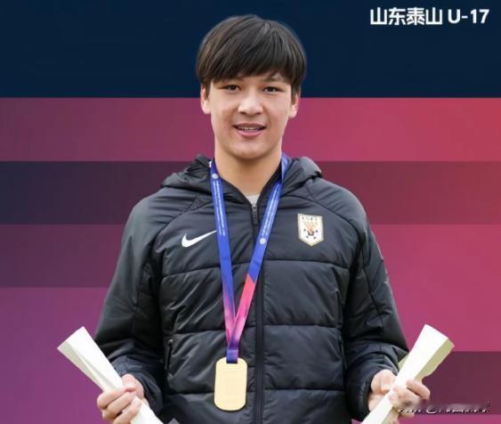 门将依合散超级失误，以小打大的中国国青队守了半场没有守住，目前0：2落后民主刚果
