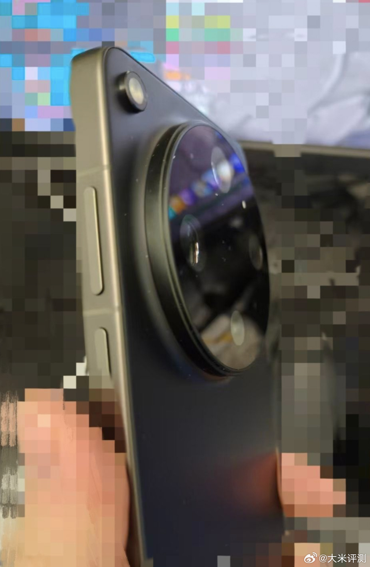 网传的FindX9Ultra甄姬图，镜头整体要比上代更激凸了，另外这代闪光灯也采