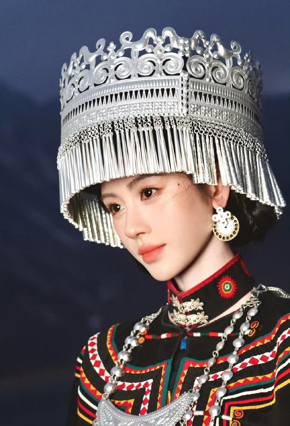 鞠婧祎 jjy鞠婧祎来战 jjy鞠婧祎阿黛 

以从容的姿态执掌镜头，用缱绻的声