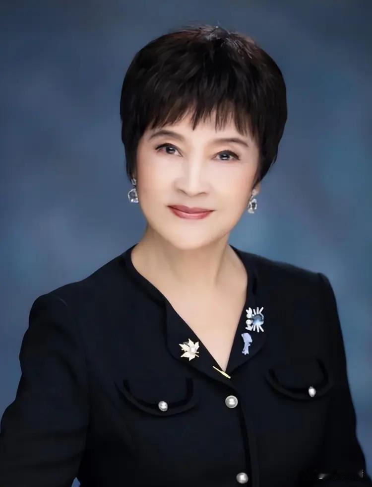 谁能想到演“安嘉和”的冯远征，在现实里能这么疼老婆！他40岁时突然后悔丁克，大他
