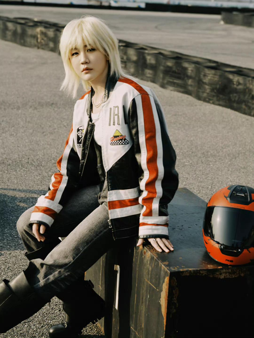 发现没？陈梦很适合穿皮衣
不管穿黑色皮衣还是穿撞色皮衣都帅爆了
你们觉得哪个皮衣