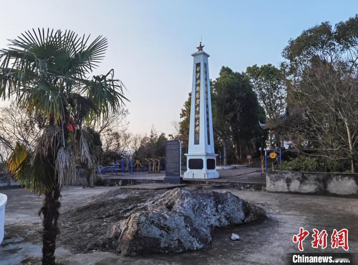 徐春阳将军回忆  解放海岛最后一战  二


白沙山守岛作战中，警卫连增援守岛部