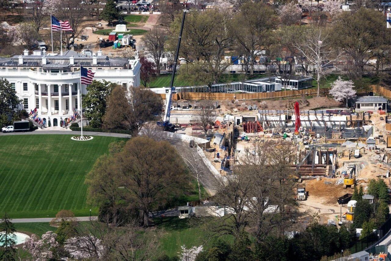 据知情人士透露，欧洲钢铁制造商安赛乐米塔尔正为特朗普总统在白宫兴建的新宴会厅项目