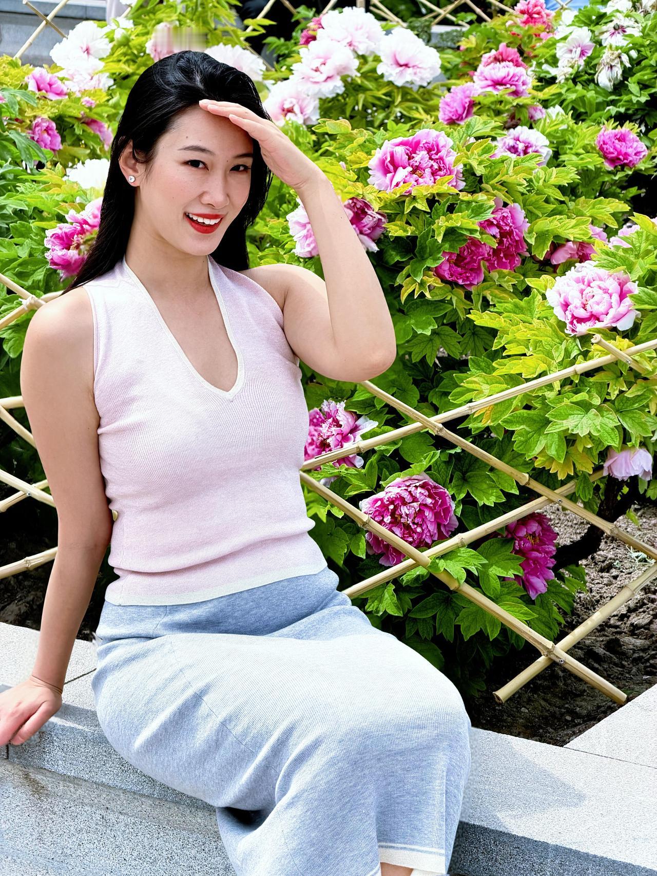 春天来了，牡丹花开了，好美好美。